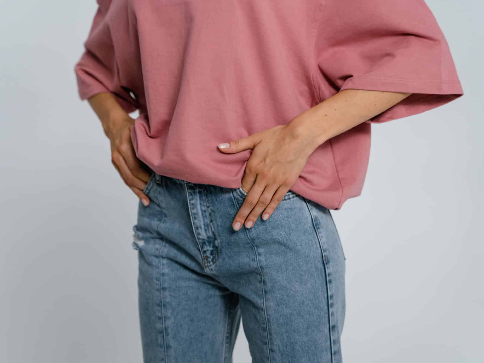 jean-bleu-clair-femme-taille-haute-écoresponsable-1 jean bleu clair femme taille haute coupe droite écoresponsable