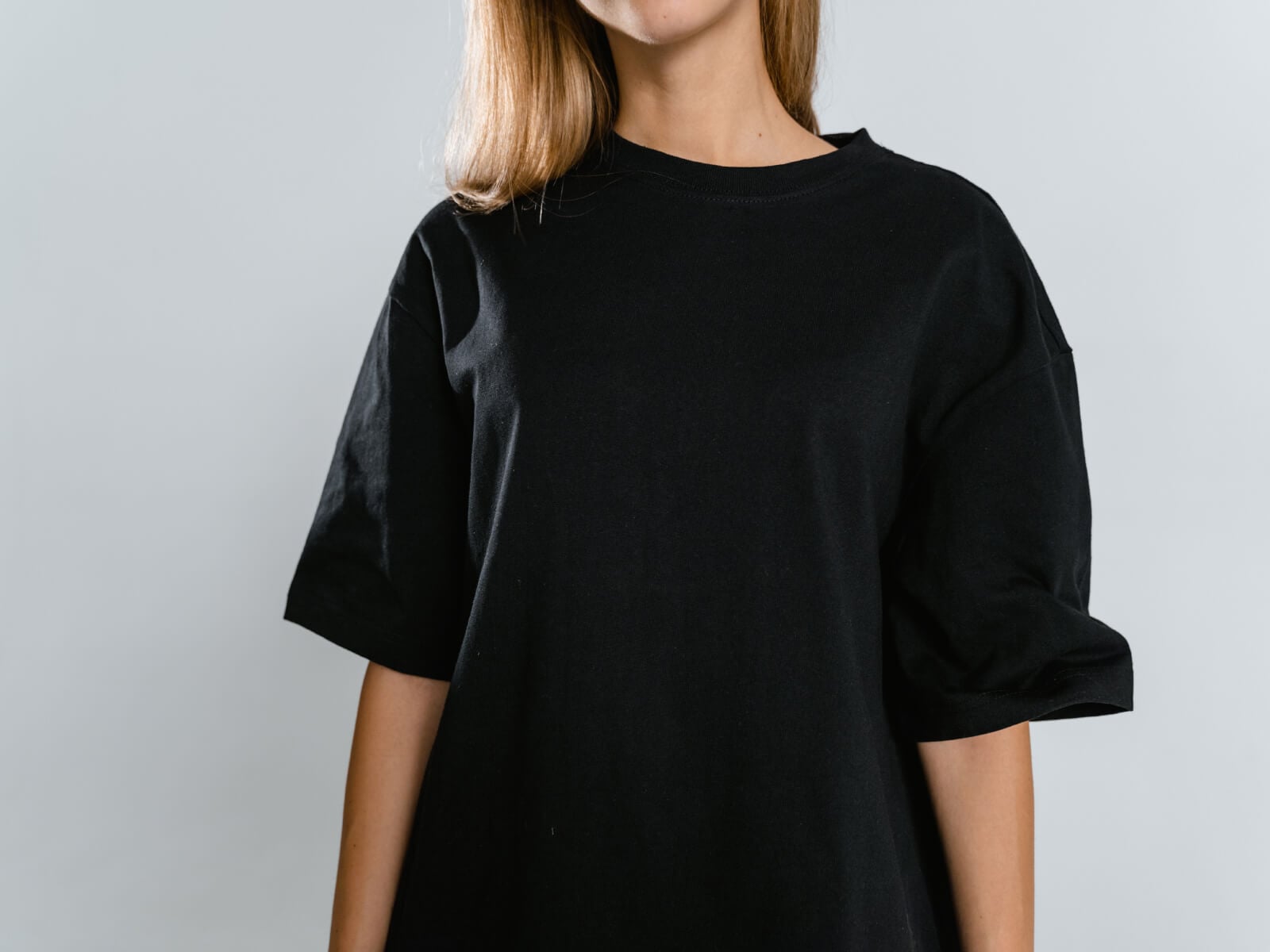 t-shirt-noir-oversize-écoresponsable-femme-1 t-shirt noir oversize écoresponsable femme coton bio Etikashion
