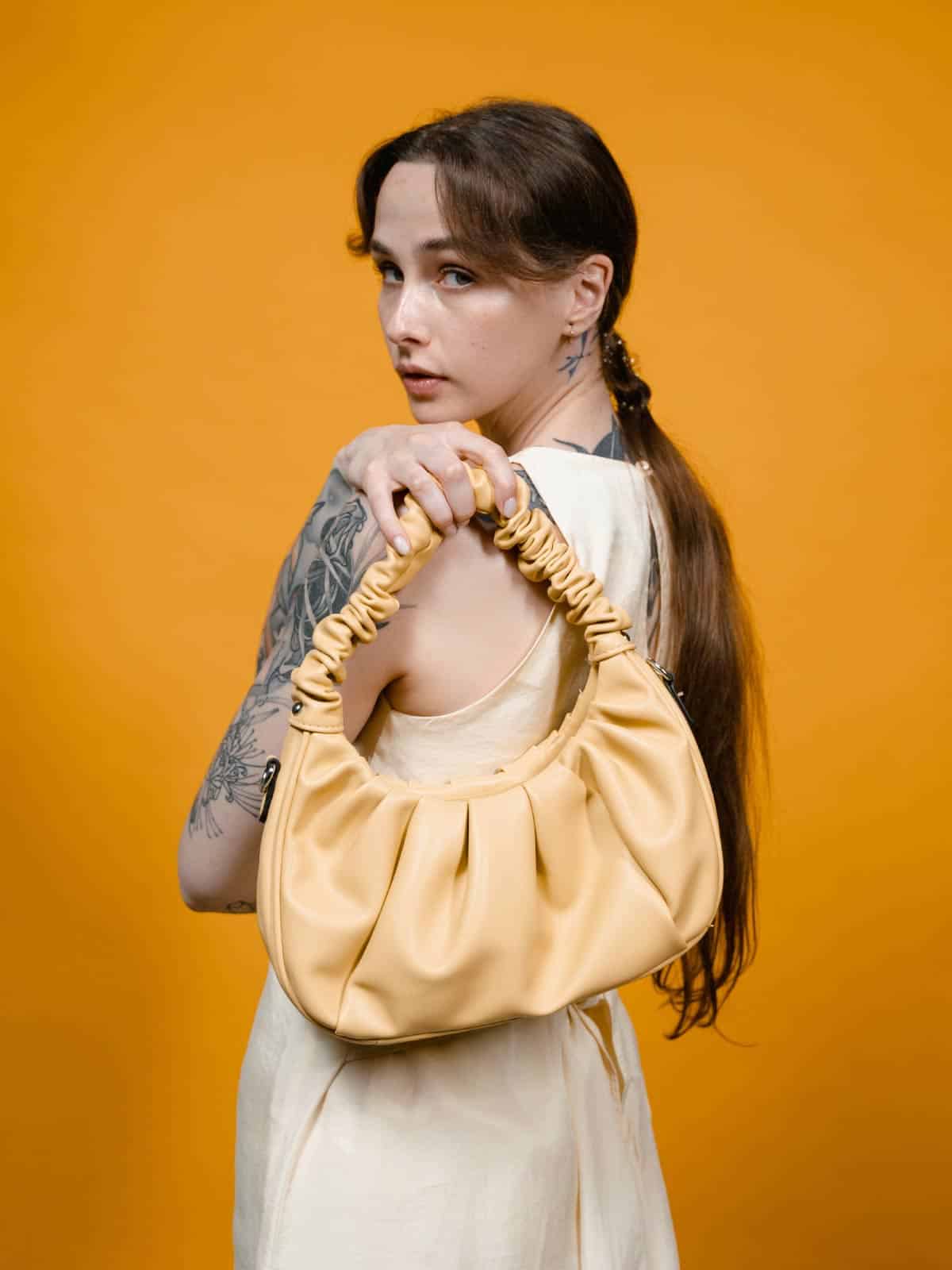 sac porté épaule jaune écoresponsable design plissé Etikashion