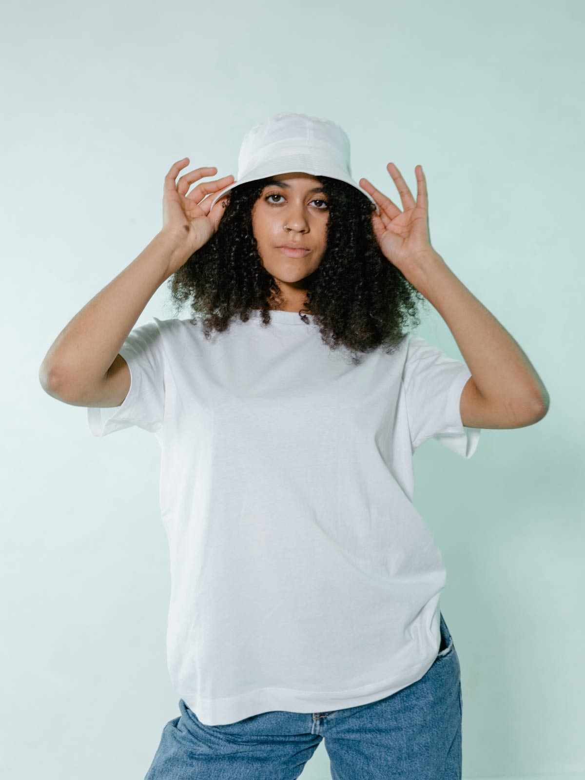 bob blanc porté par un mannequin féminin